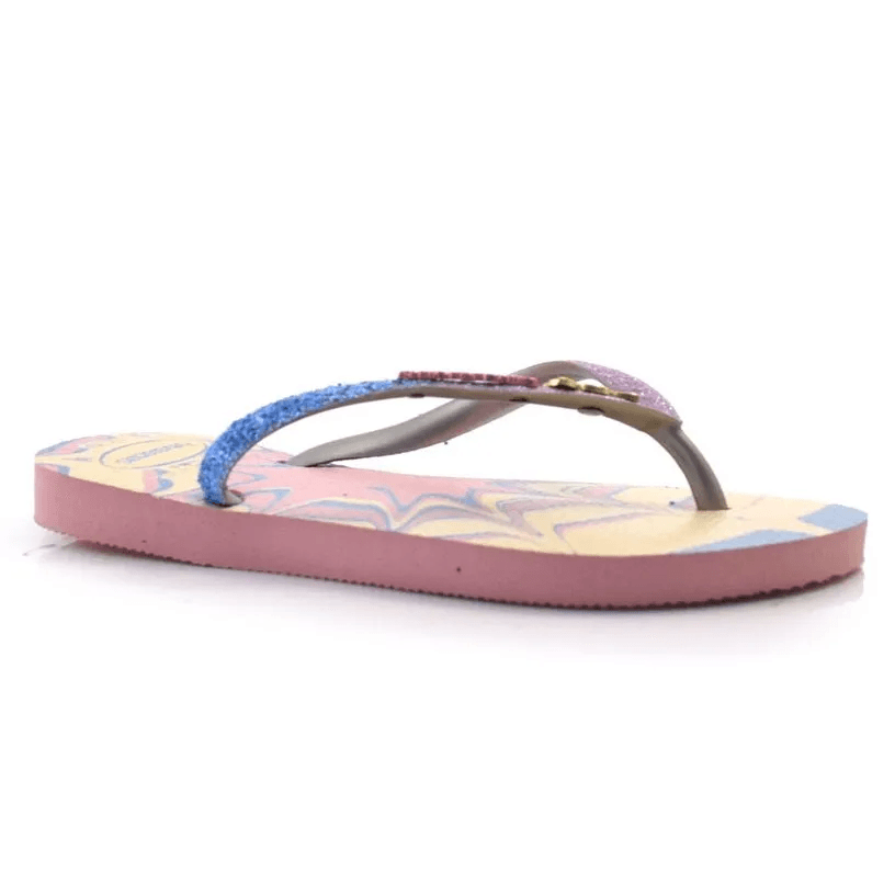 Vista lateral do chinelo infantil Havaianas K Slim Glitter II rosa glow mostrando a palmilha estampada colorida
